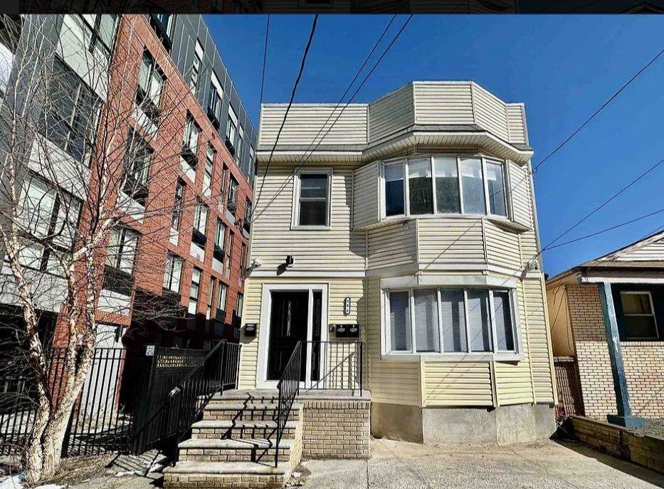 146 Clarke Ave - Photo 1