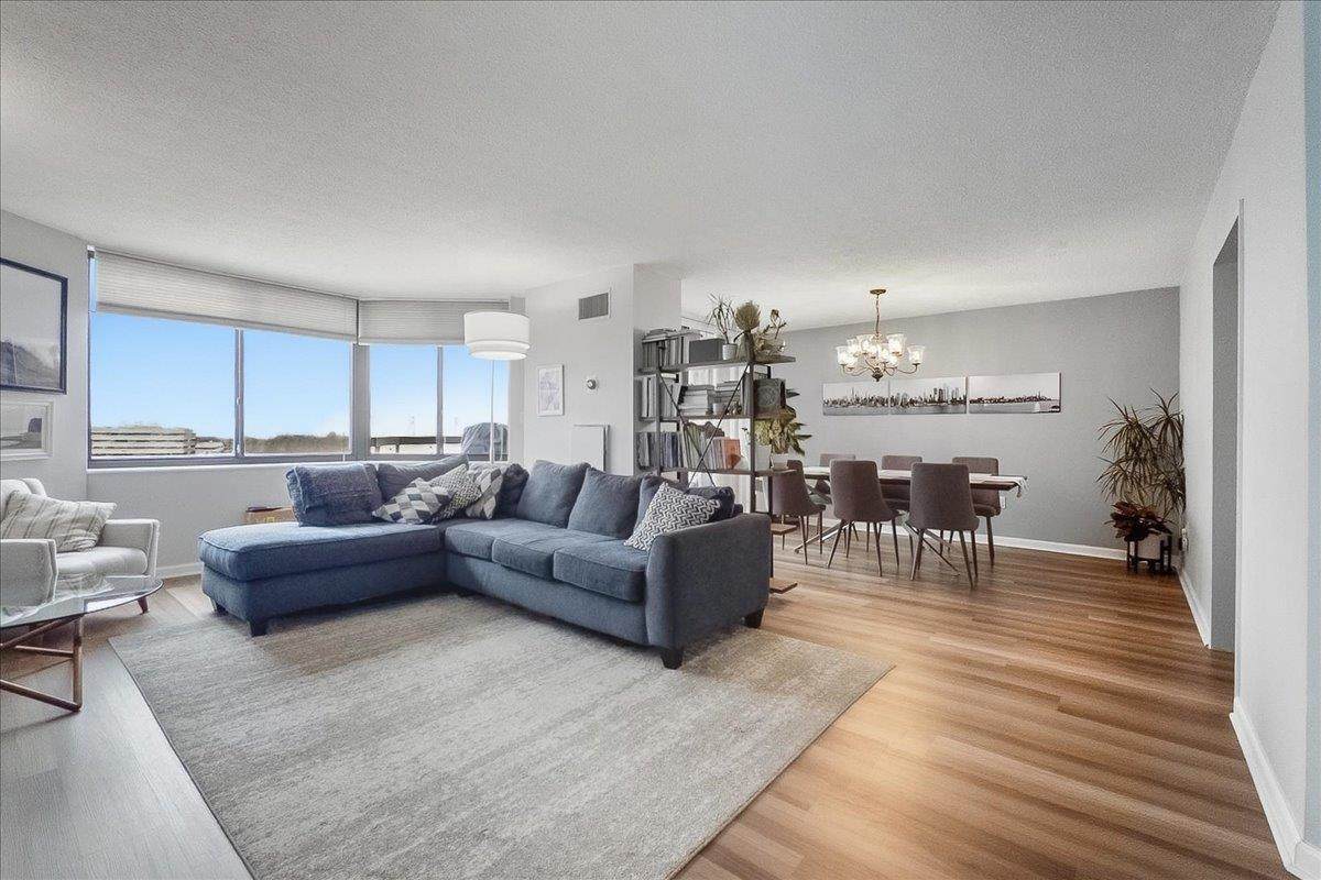730 Harmon Cove Tower - Photo 1