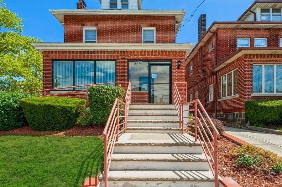 7922 Kennedy Blvd - Photo 1