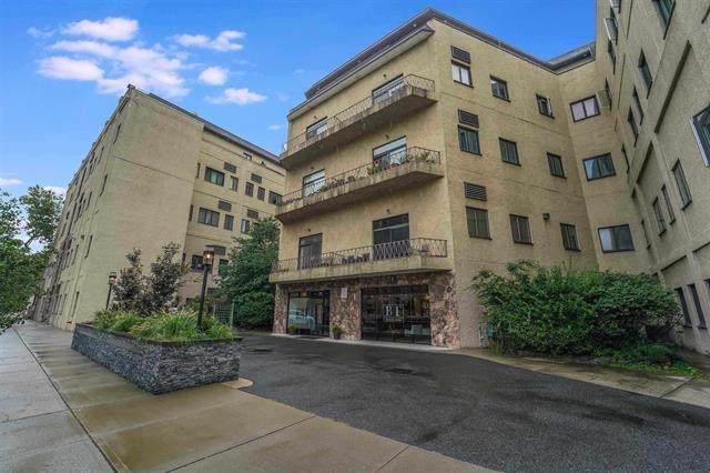 75 Liberty Ave - Photo 1