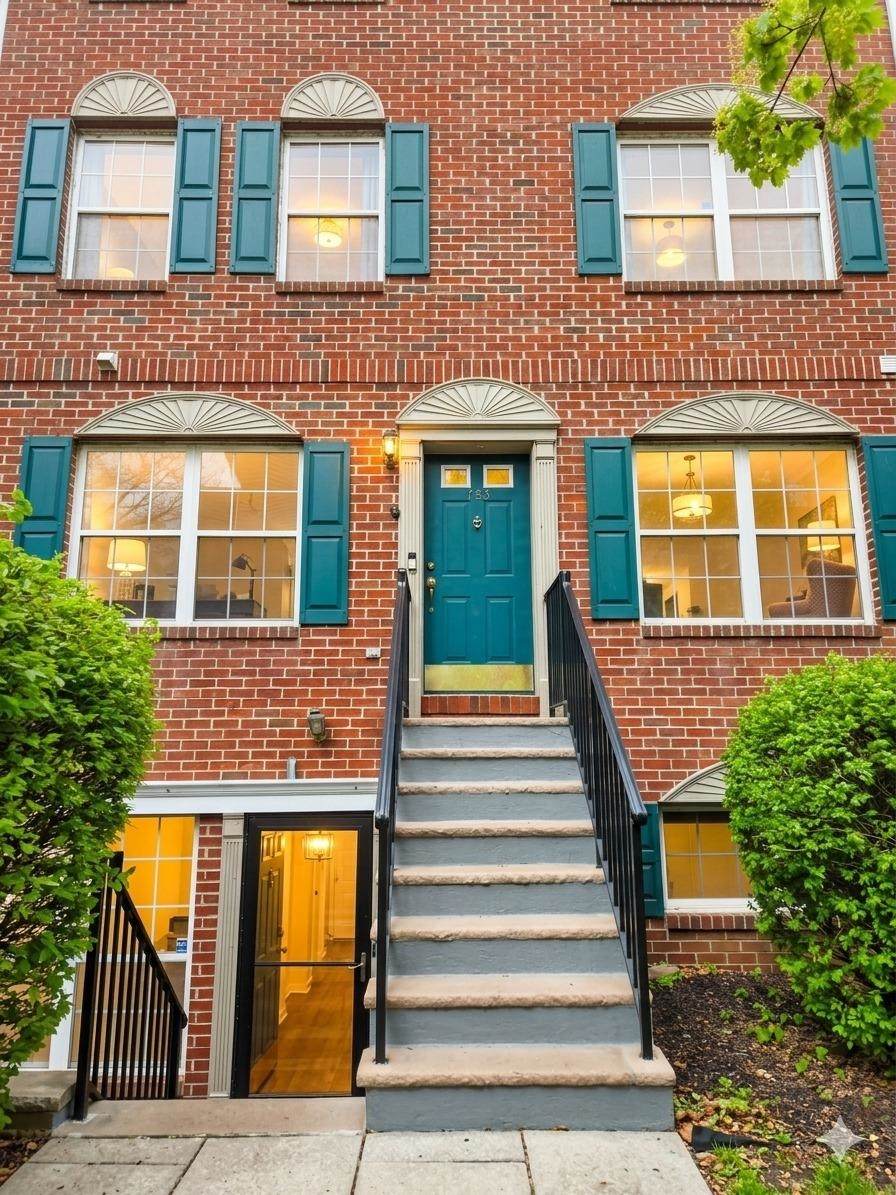 151 West Market St - Photo 1