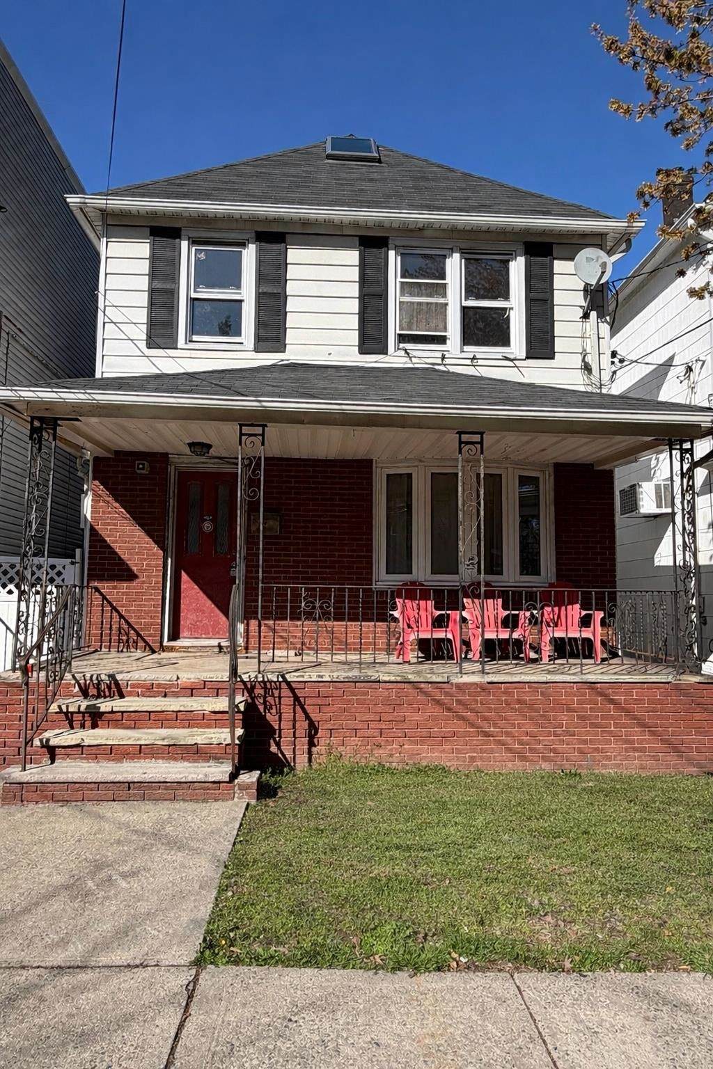 39 40TH ST - Photo 1