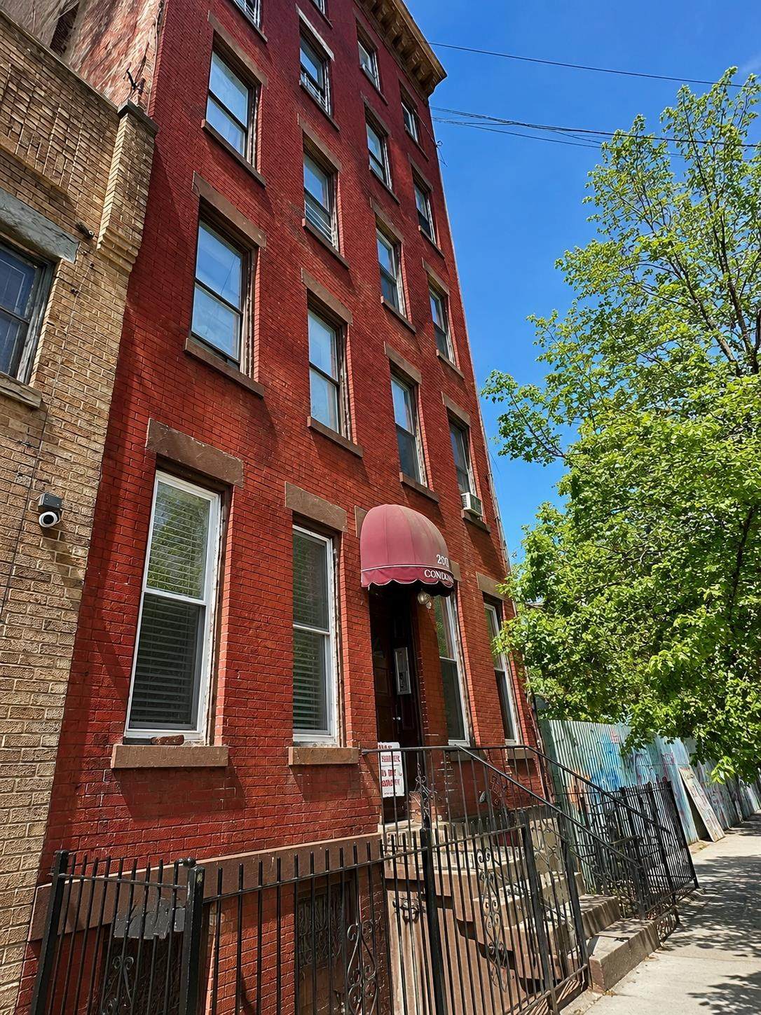 207 15TH ST - Photo 1