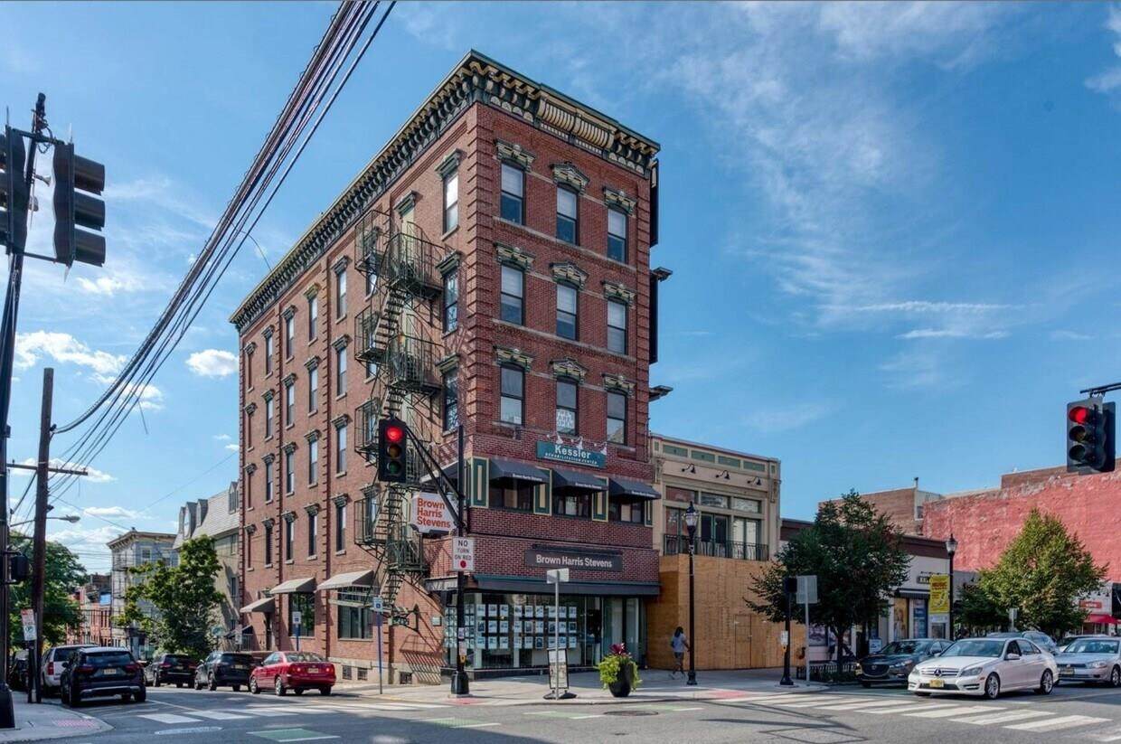 200 Washington St - Photo 1