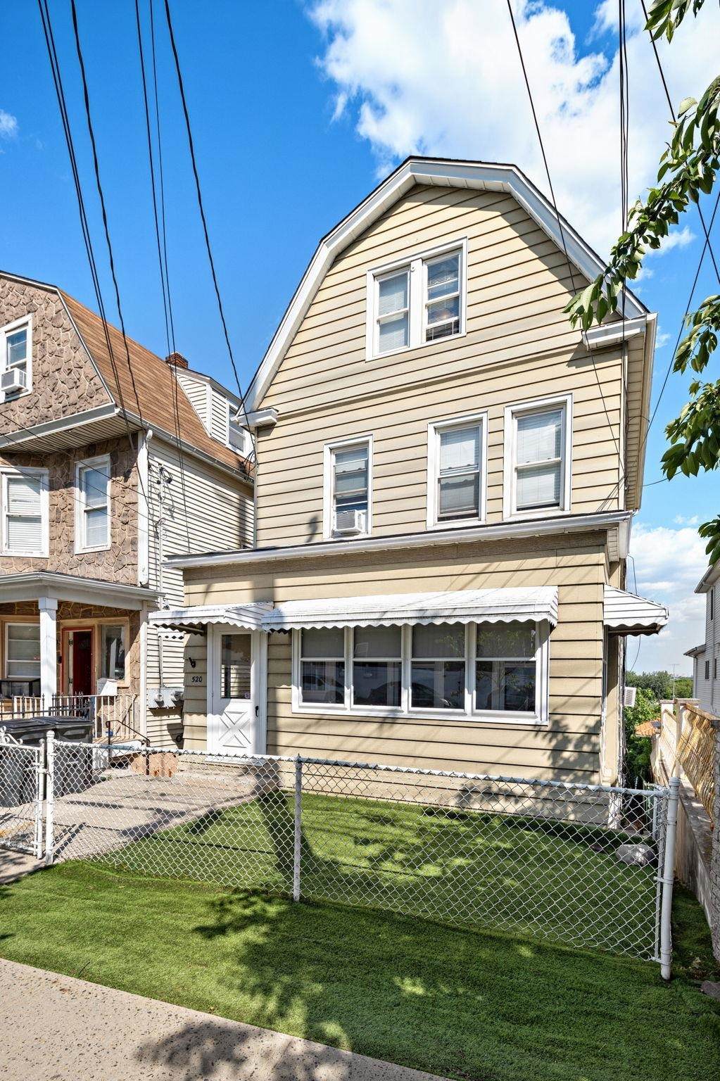 520 Schuyler Ave - Photo 1