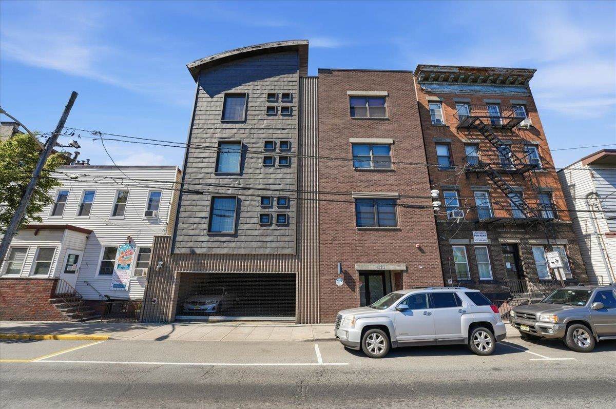 515 30TH ST - Photo 1
