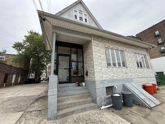 4616 Broadway - Photo 1