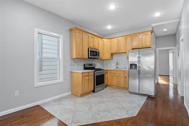 35 Lexington Ave - Photo 1