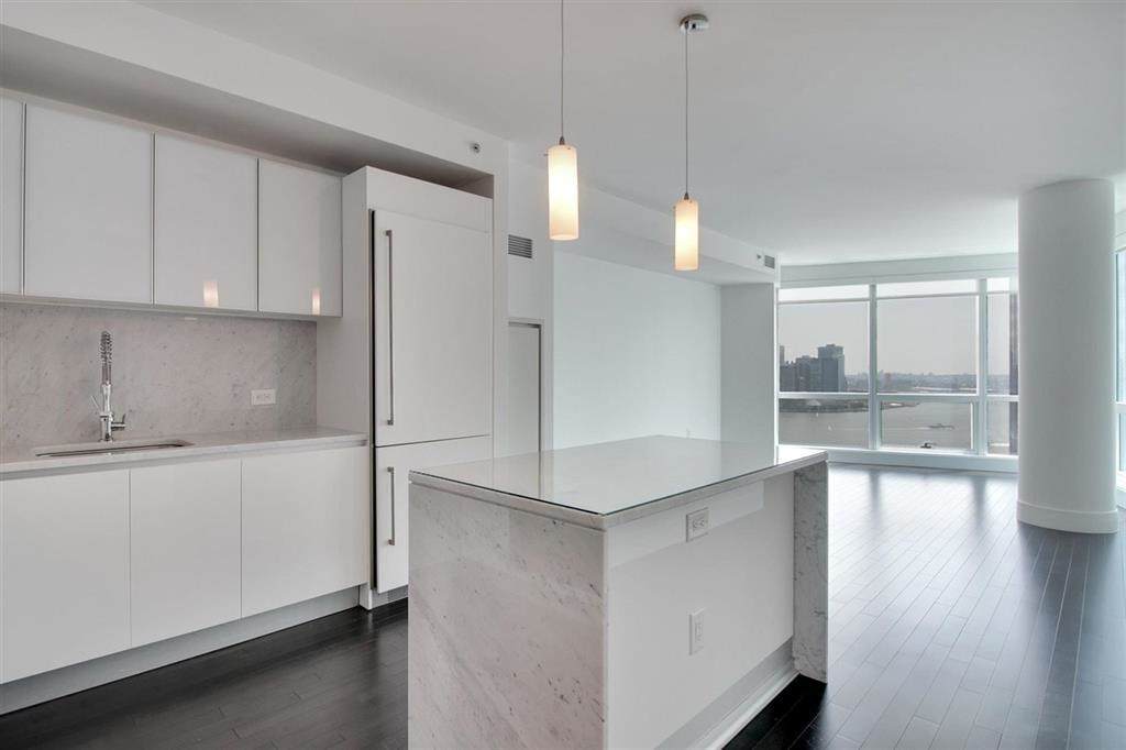 77 Hudson St - Photo 1