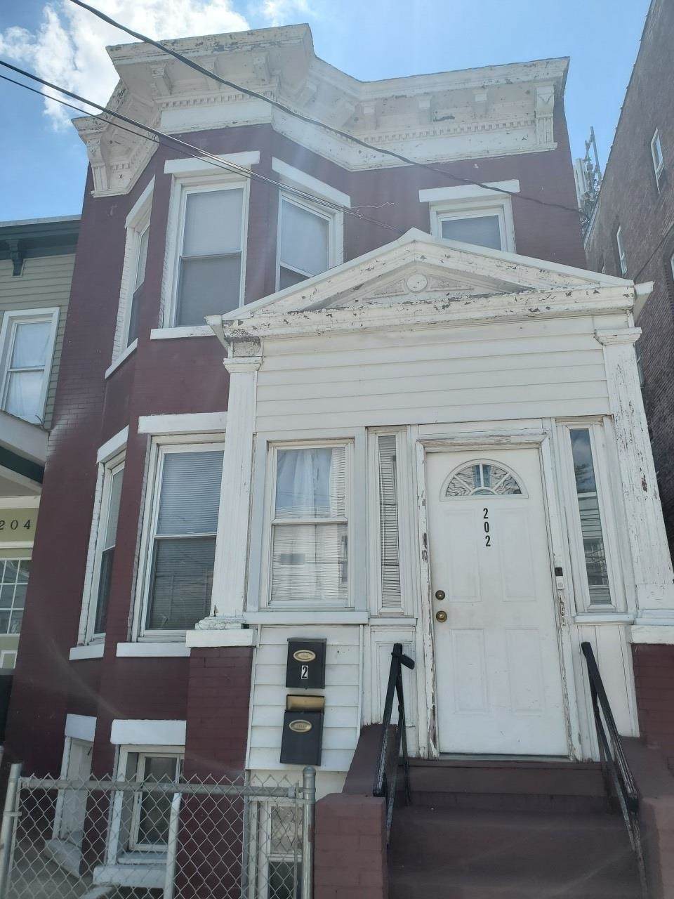202 Delaware Ave - Photo 1