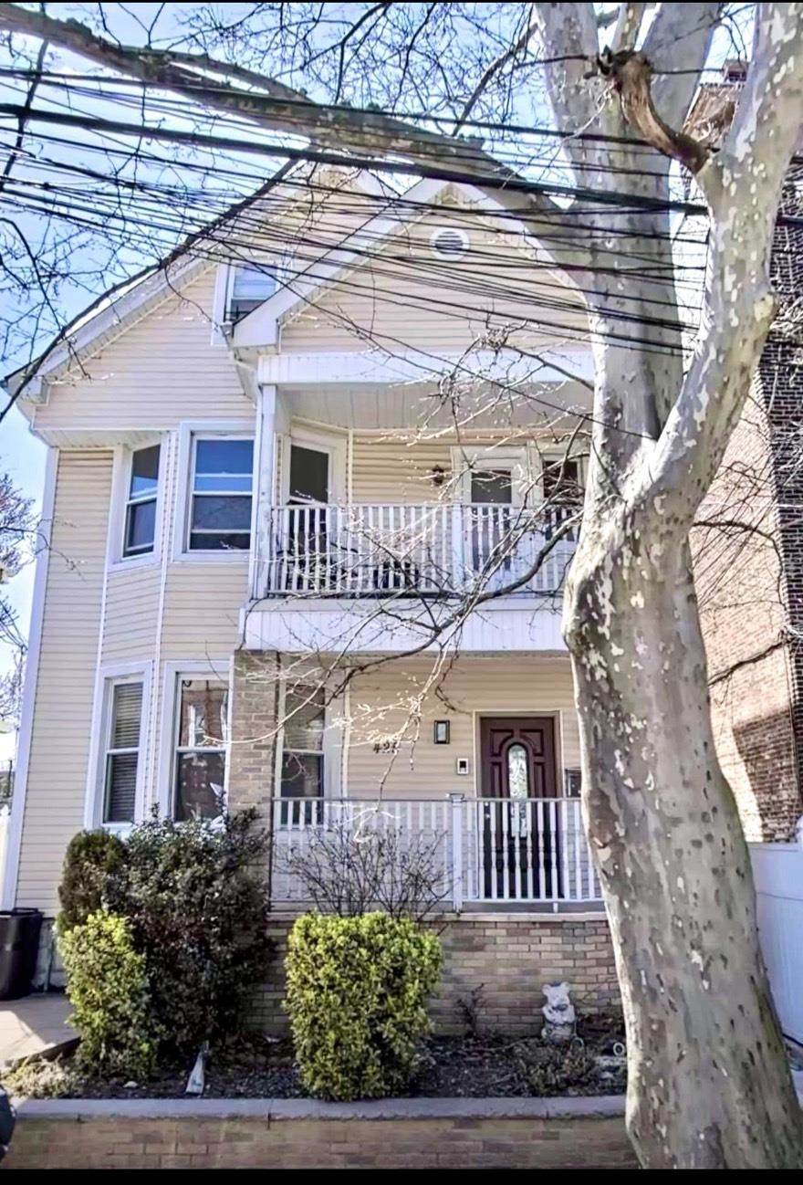 425 75TH ST - Photo 1