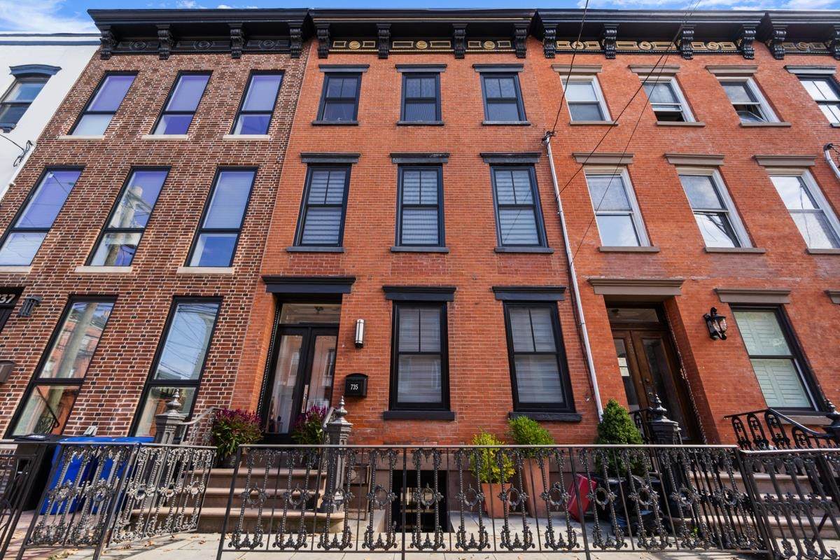 735 Bloomfield St - Photo 1
