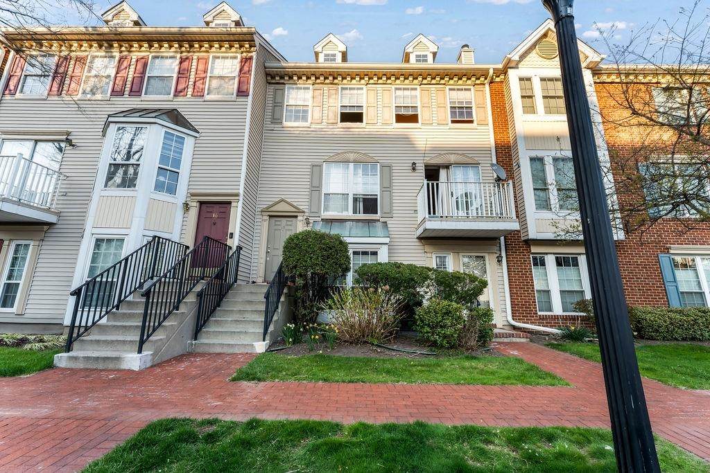 15 Cedar St - Photo 1