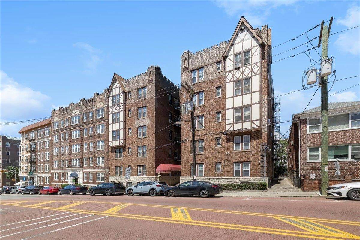 6015 Blvd East - Photo 1