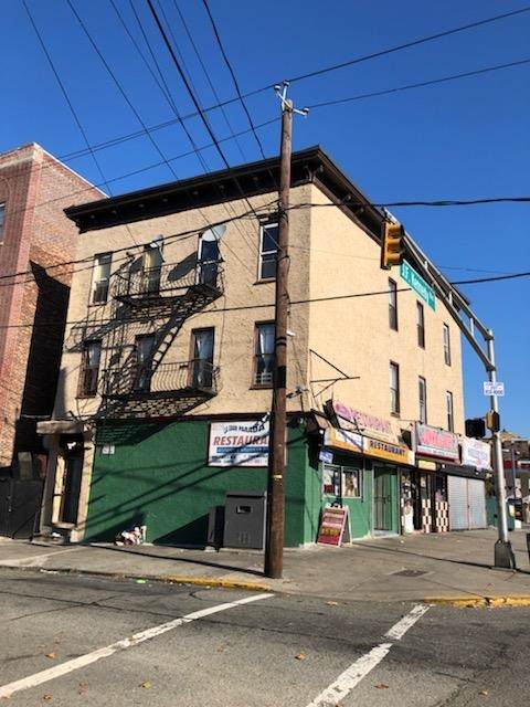 190 Clinton Ave - Photo 1