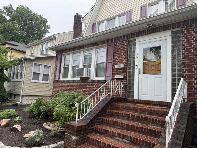 551 Olympia Ave - Photo 1