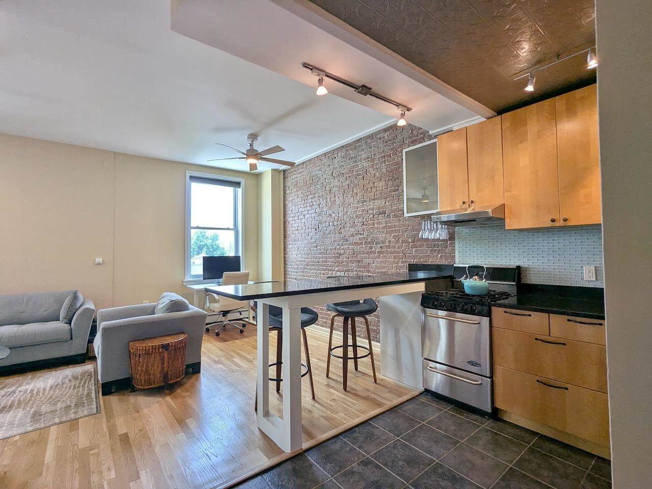 319 Barrow St - Photo 1