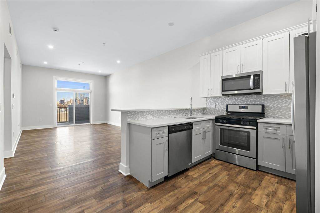 6200 Hudson Ave - Photo 1