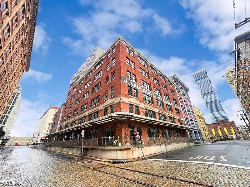 140 Bay St - Photo 1