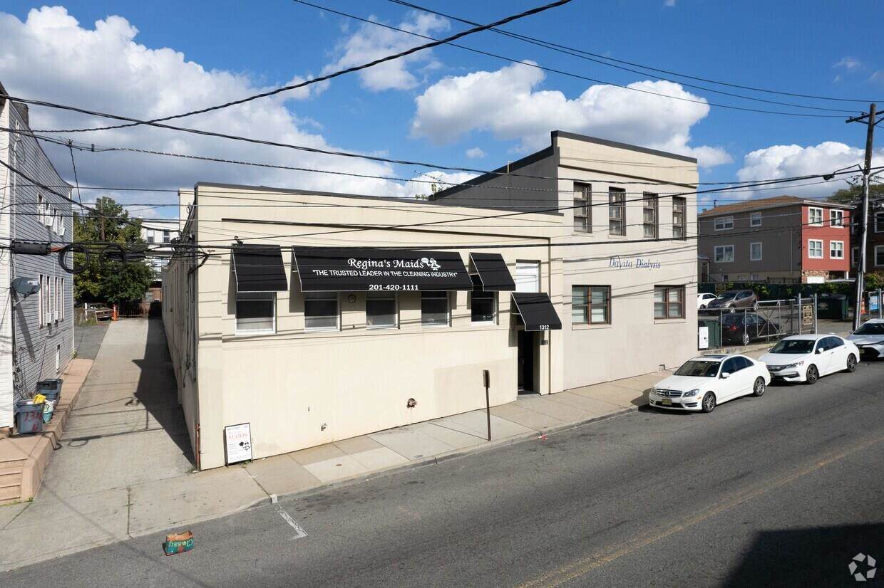 1310 5TH ST - Photo 1