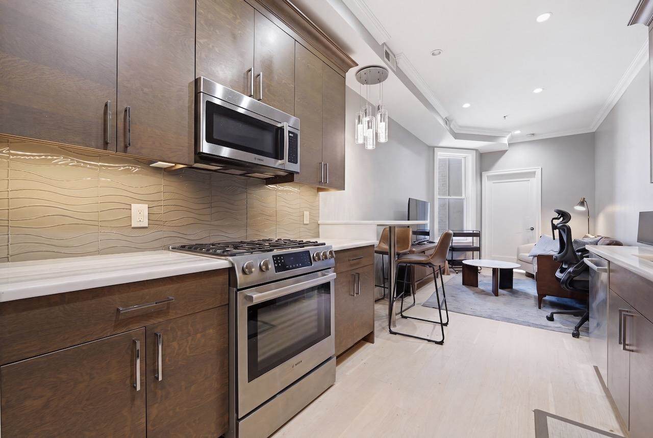 313 Washington St - Photo 1