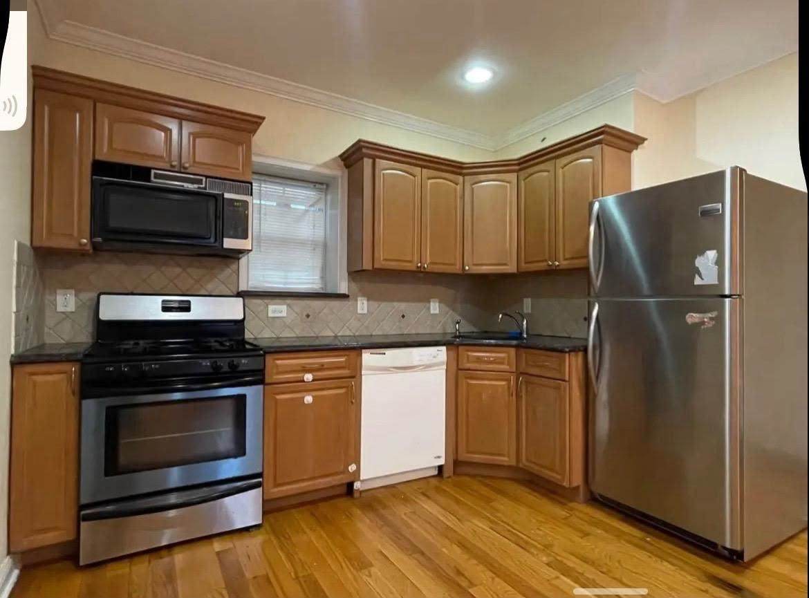 286 Manhattan Ave - Photo 1