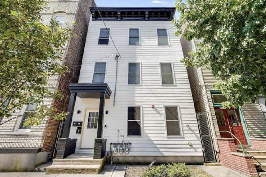 25 St Pauls Ave - Photo 1