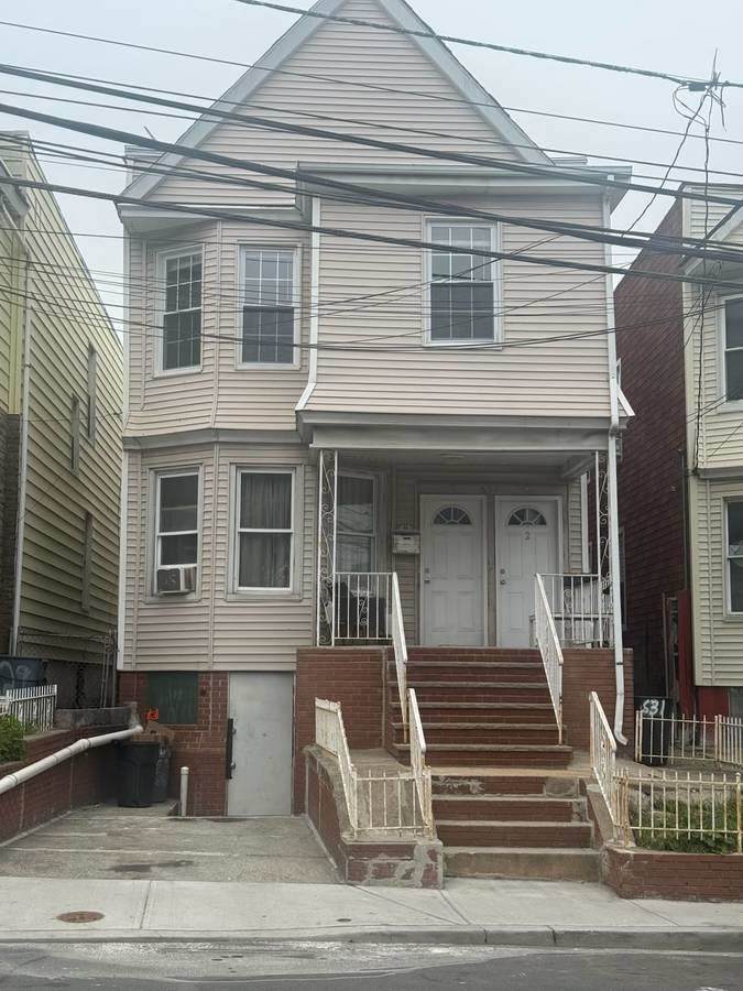 631 Garfield Ave - Photo 1
