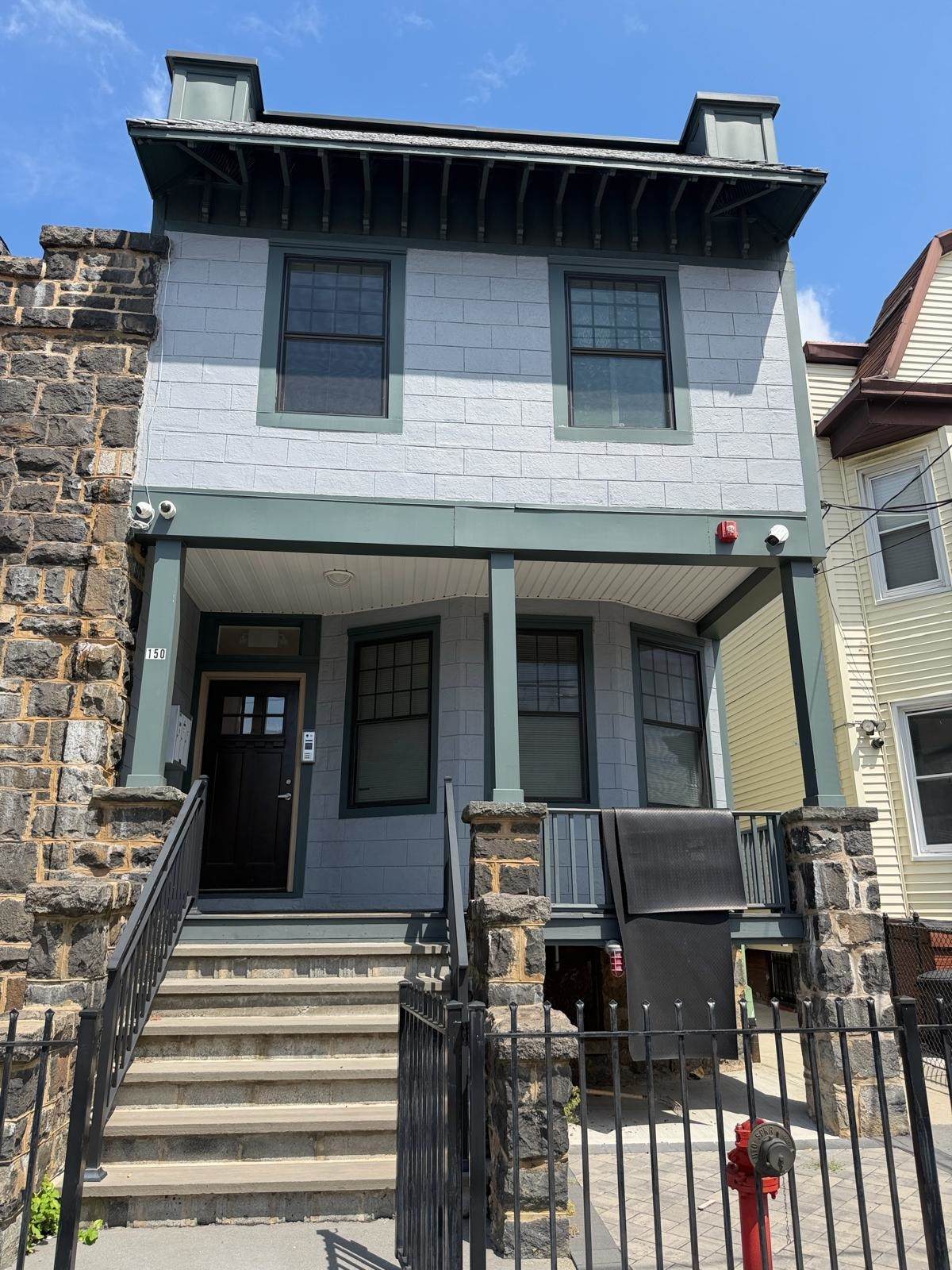 152 Stevens Ave - Photo 1