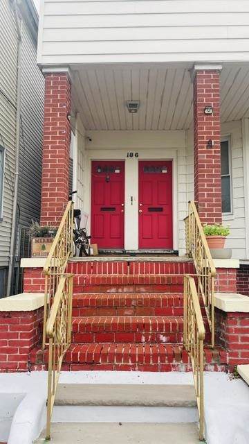 186 Avenue C - Photo 1