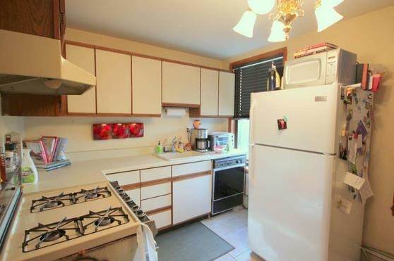 502 Washington St - Photo 1