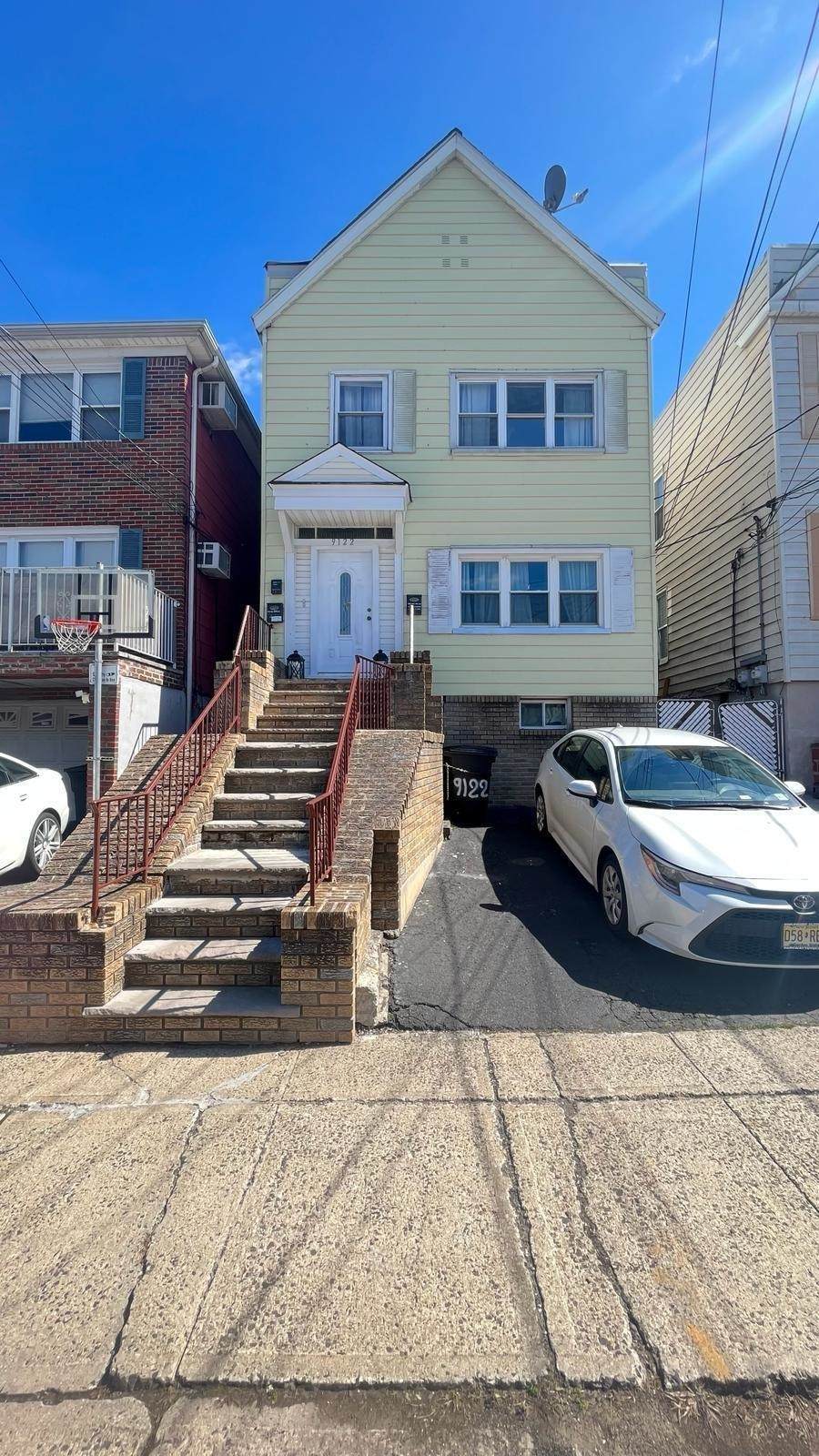 9122 Newkirk Ave - Photo 1