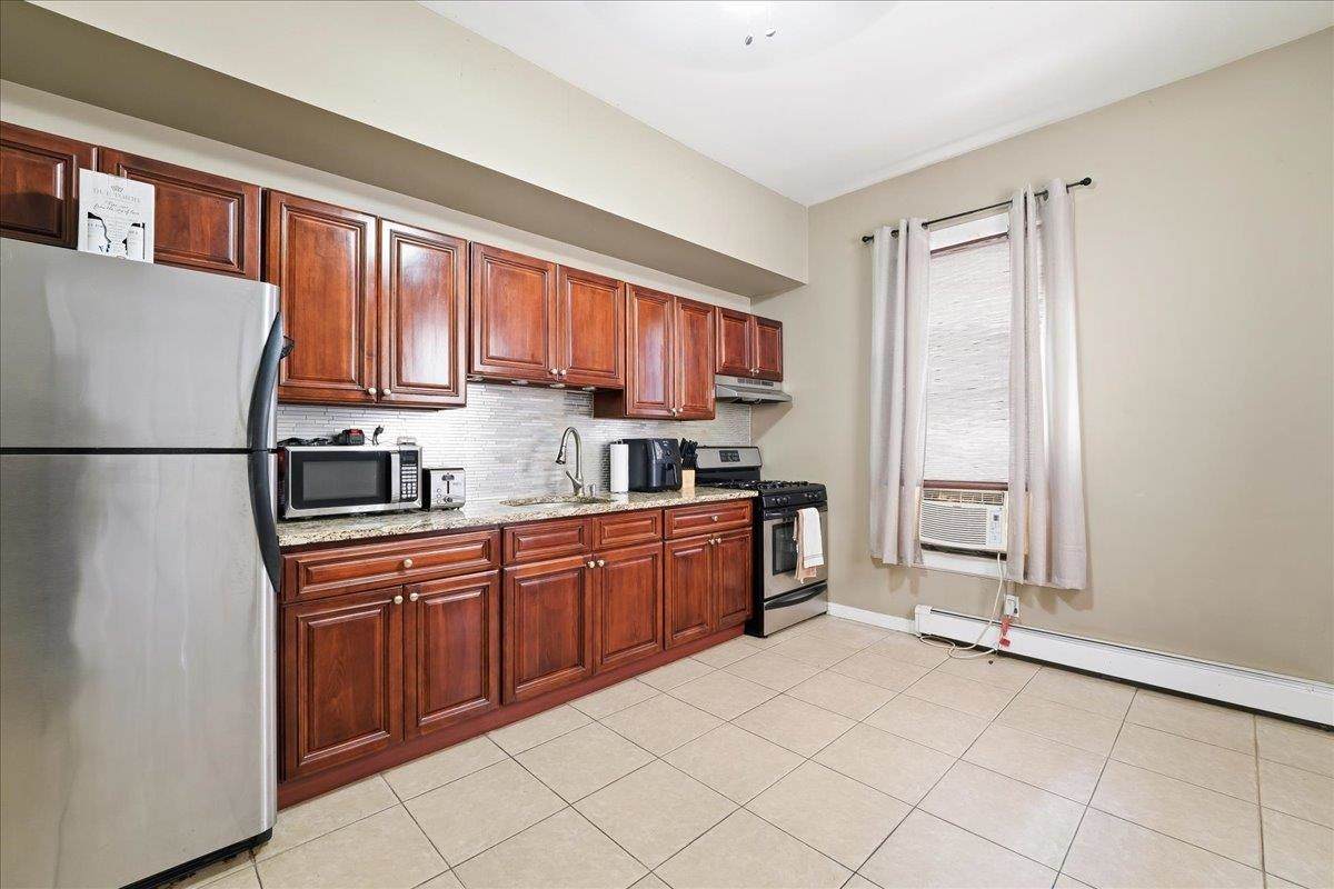 1612 West St - Photo 1