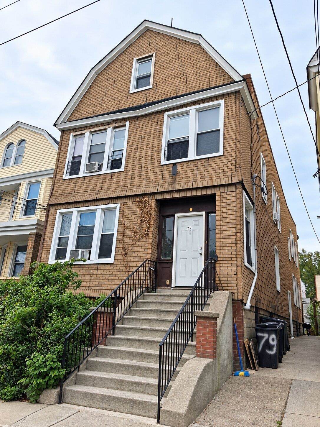 79 Van Nostrand Ave - Photo 1