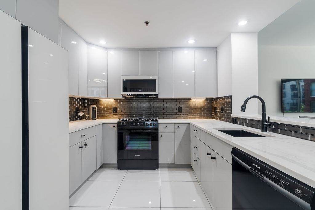 1100 Maxwell Lane - Photo 1