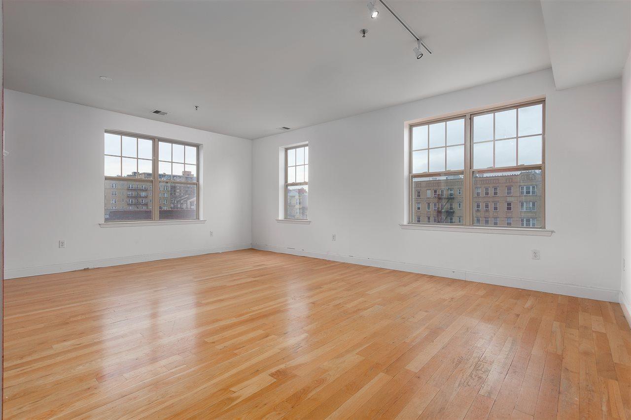 4401 Park Ave - Photo 1