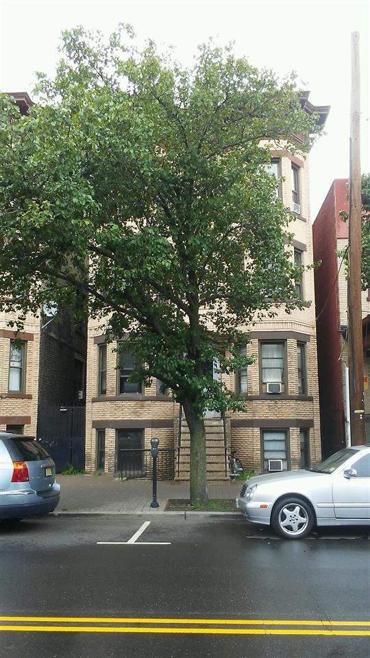 402 60TH ST - Photo 1