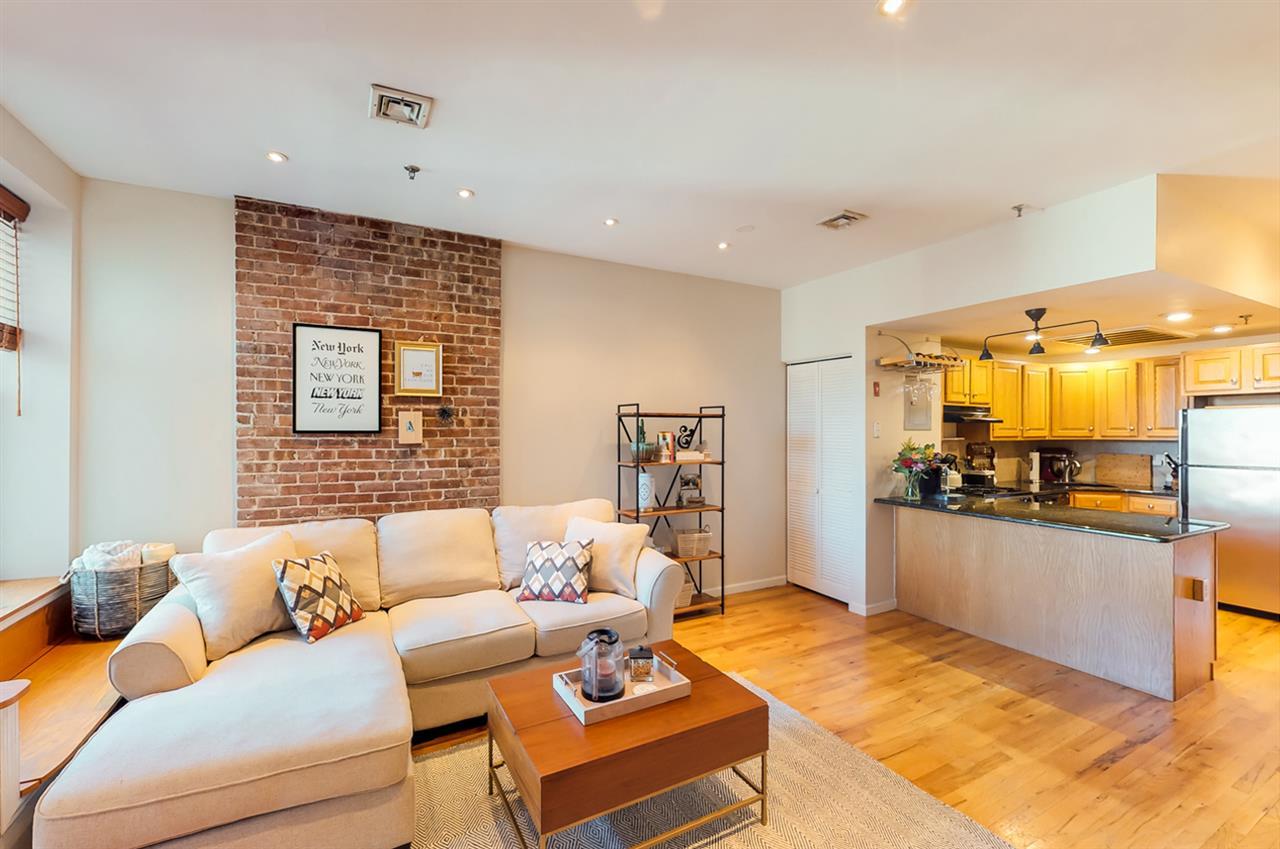 214 Park Ave - Photo 1