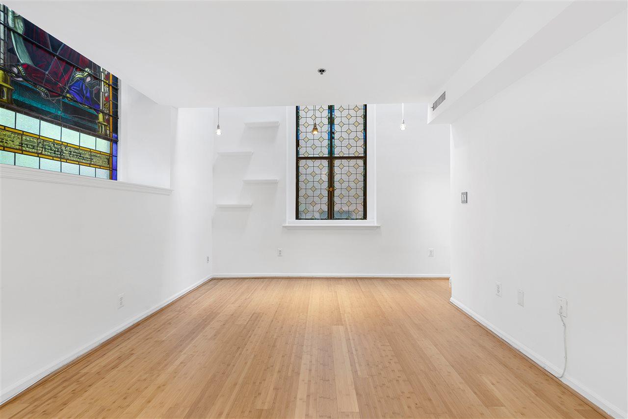 820 Hudson St - Photo 1