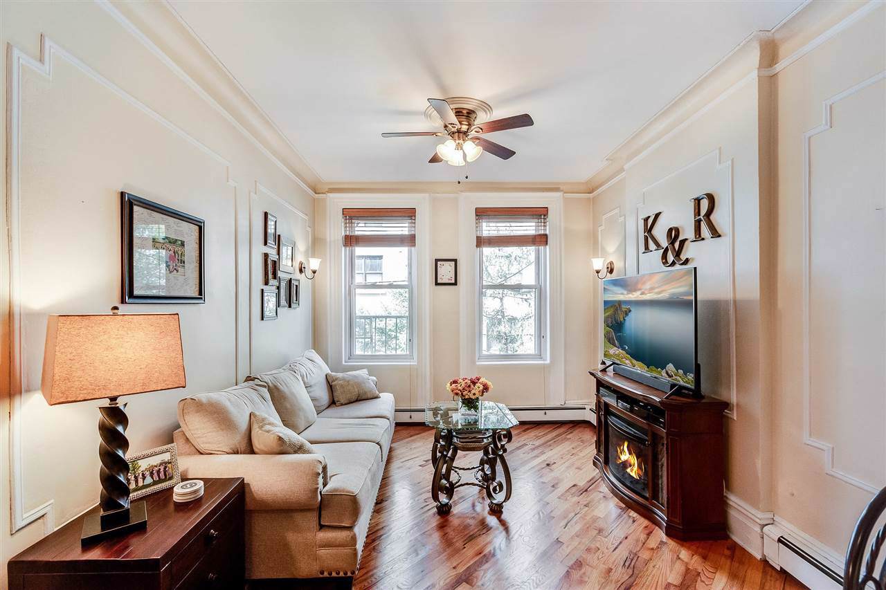 712 Willow Ave - Photo 1
