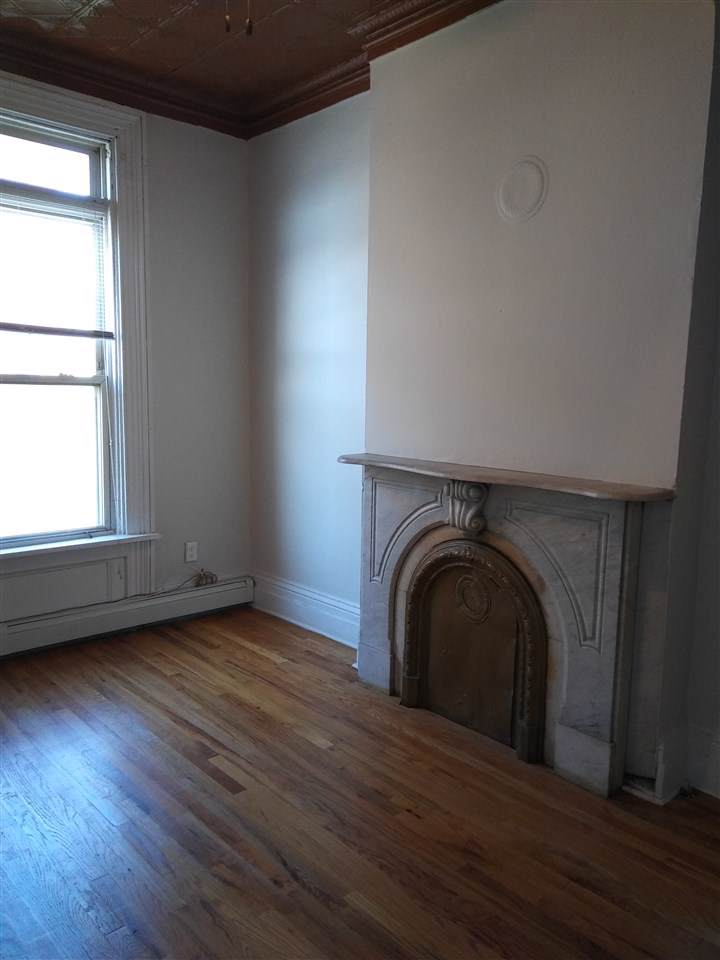 602 Grove St - Photo 1