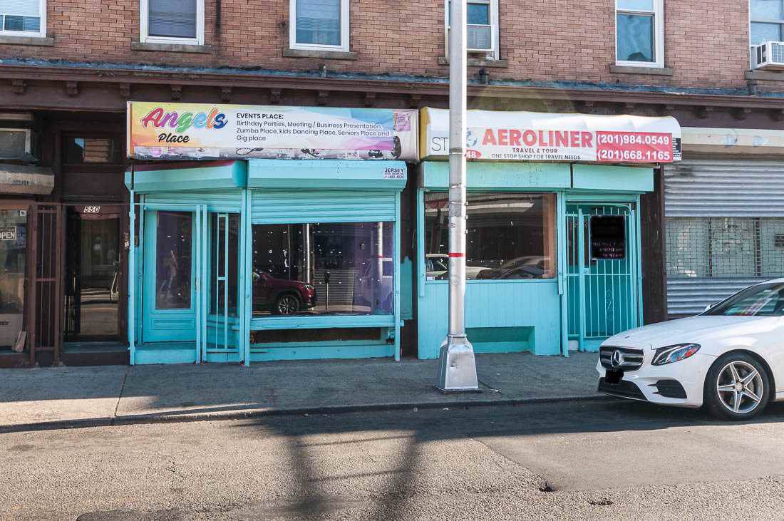 548-550 West Side Ave - Photo 1