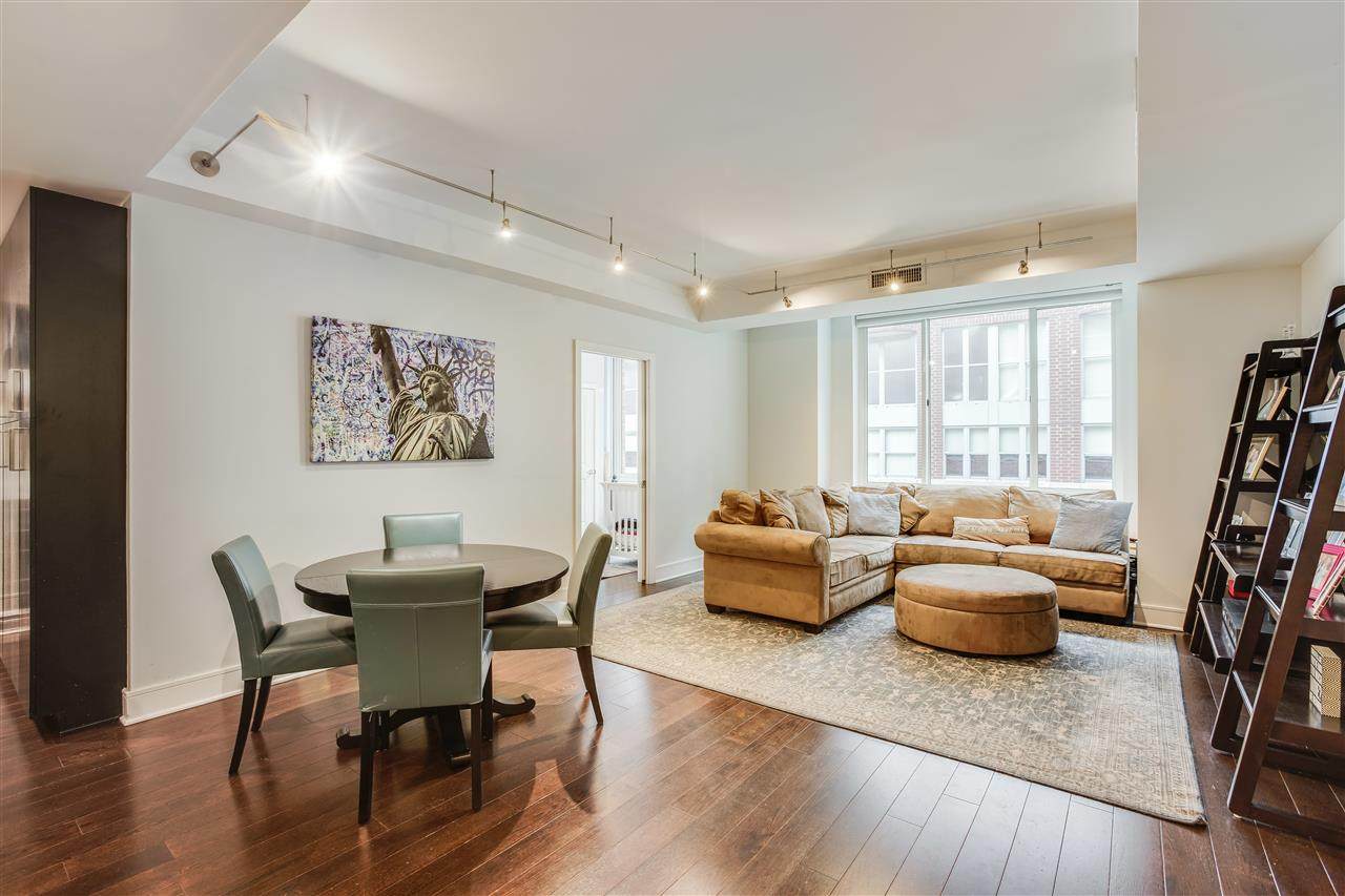 1100 Maxwell Lane - Photo 1