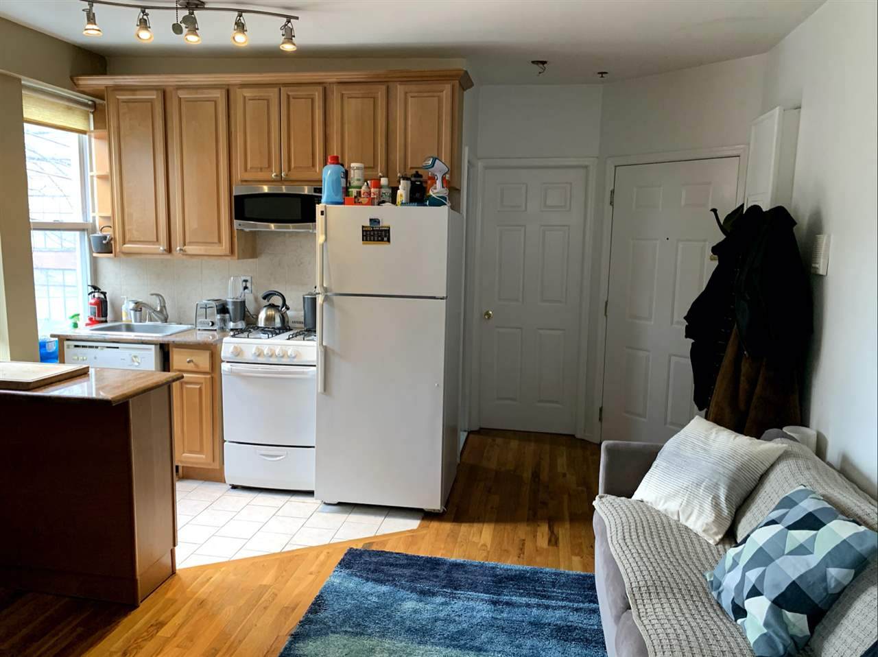 734 Adams St - Photo 1