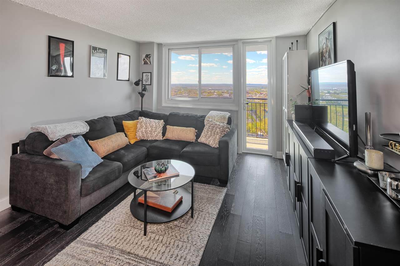 100 Manhattan Ave - Photo 1