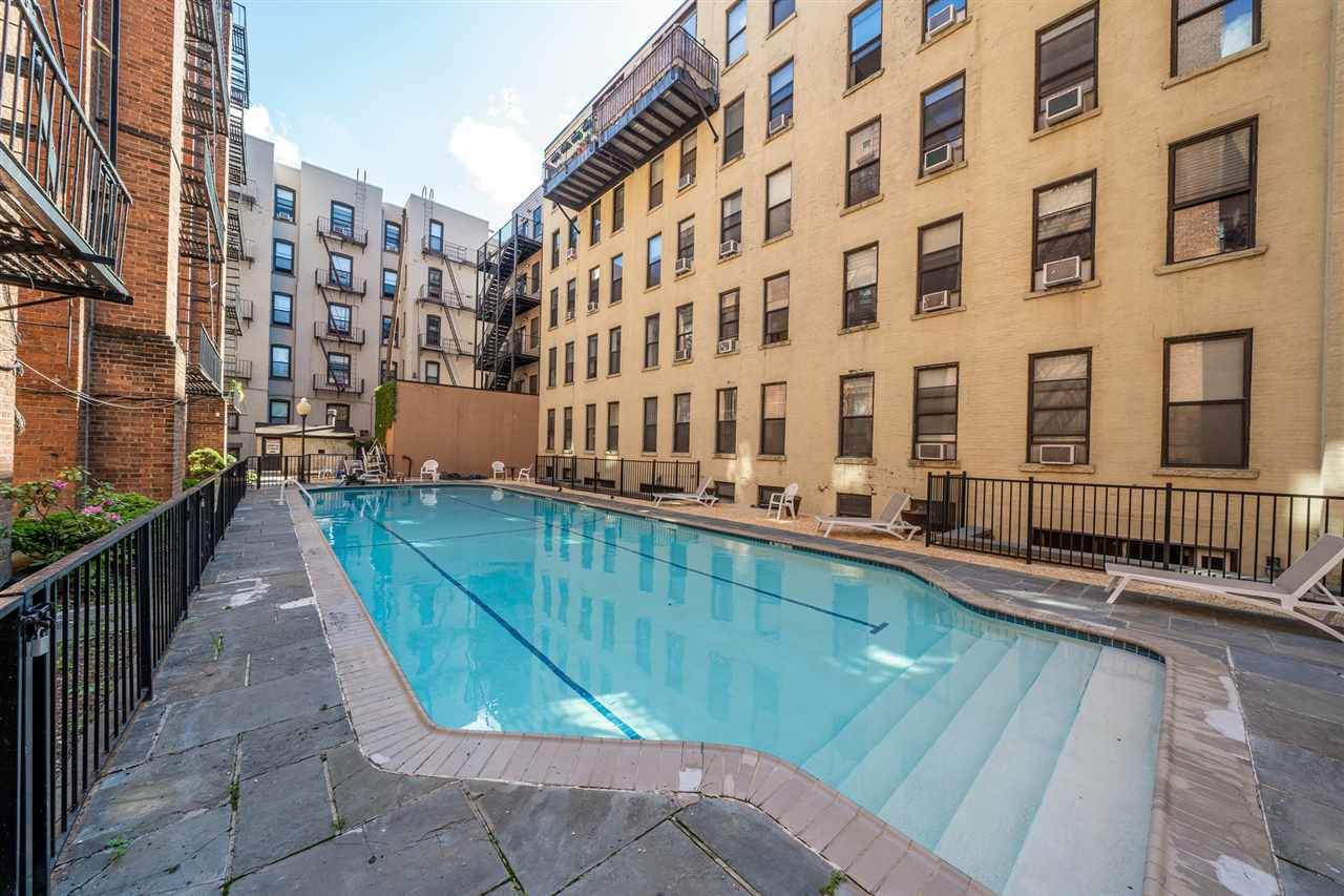 1114 Park Ave - Photo 1
