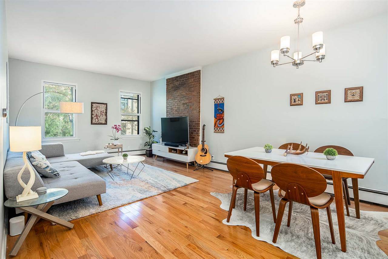 133 Grand St - Photo 1