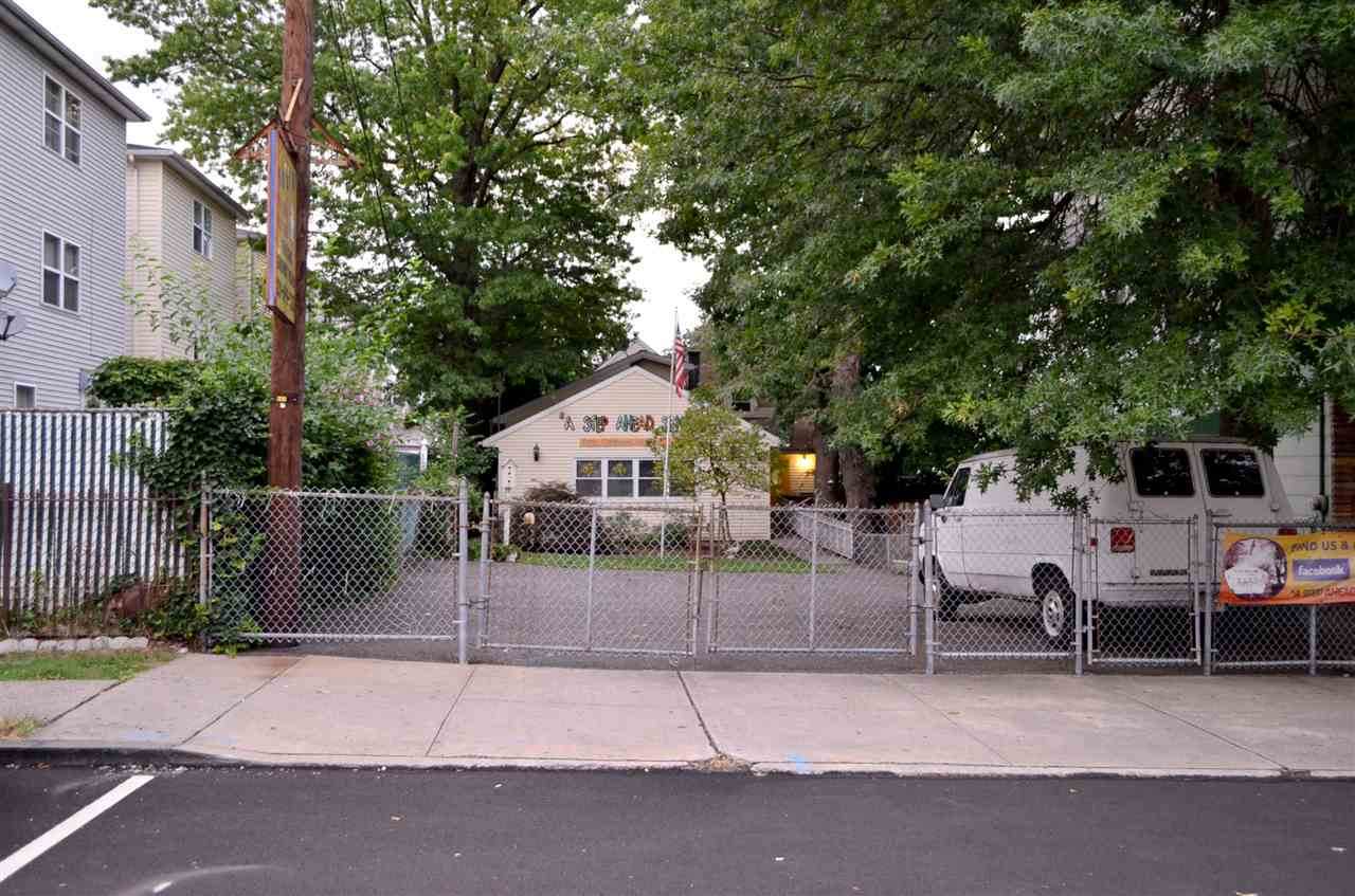 610 76TH ST - Photo 1