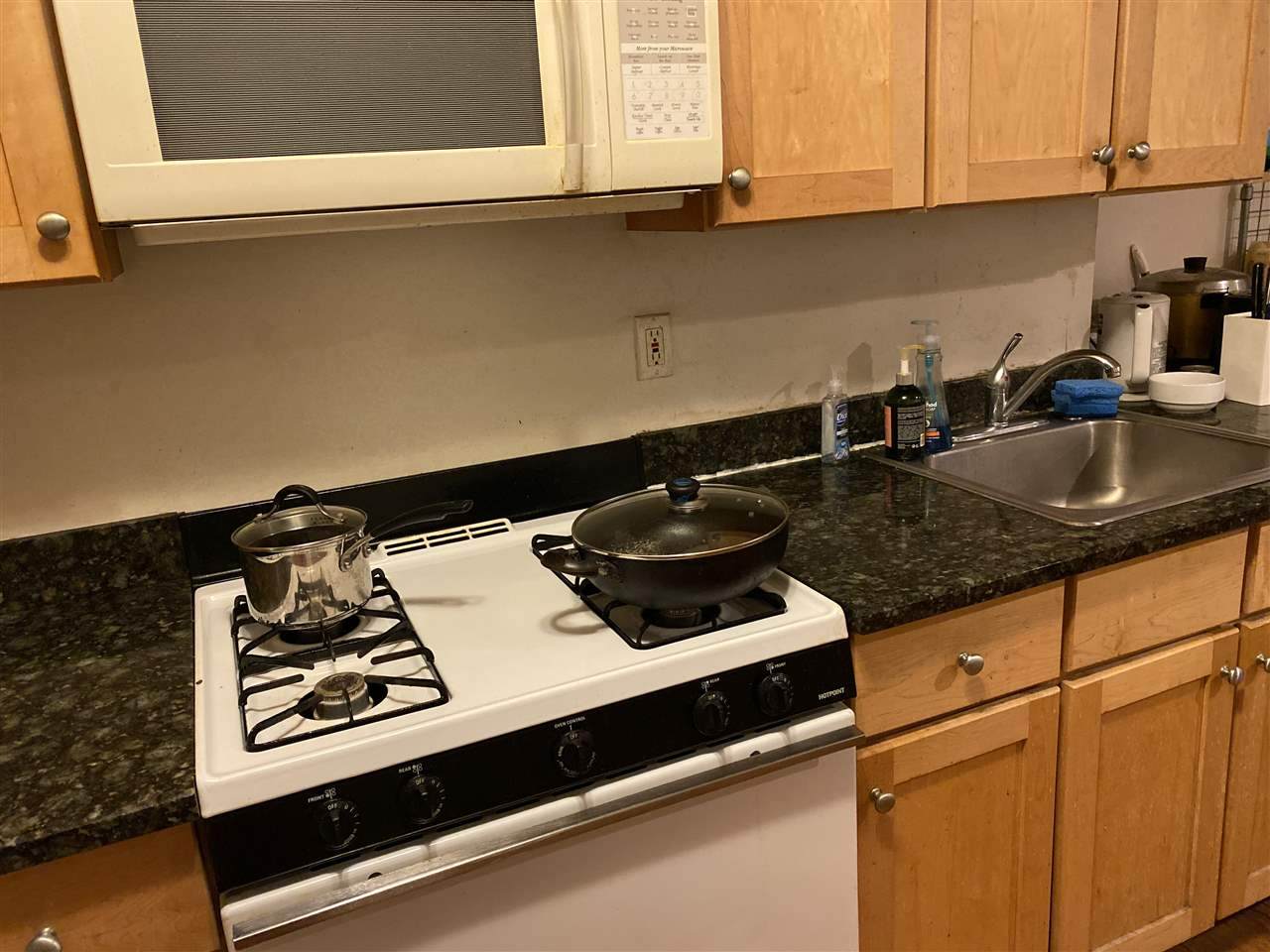 830 Hudson St - Photo 1