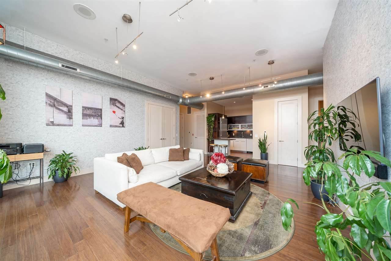 650 Montgomery St - Photo 1